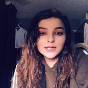 Meet your Posher, Rebeka